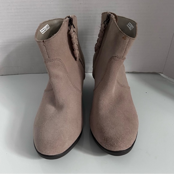 Beige Crocs short suede ankle boots size 5W - Picture 7 of 8